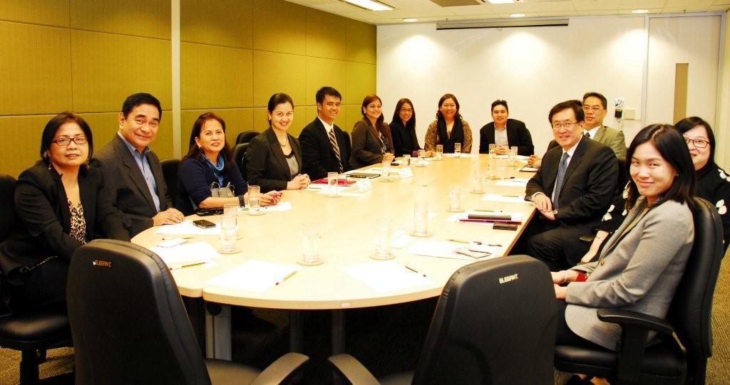 Dr. York CHOW, the Chairperson of the Equal Opportunities Commission (EOC) (third right), met with the Deputy Consul General of the Philippines in Hong Kong, Ms Rosanna Villamore-Voogel (fourth left) and members of the Filipino community, to discuss issues related to education facing the Filipino community in the city.